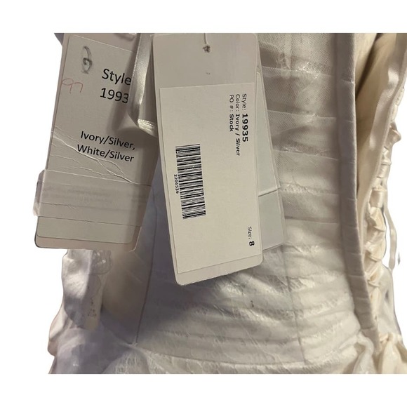 Jacquelin Exclusive Ivory Lace Gown with Silver/Crystal detail - Picture 13 of 14